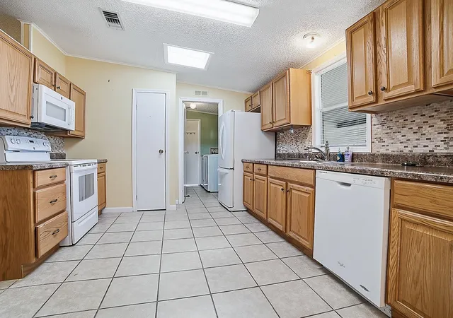 Photo 3 of Manufactured home for sale at 25524 Belle Helene, Leesburg, FL 34748 | MLS# G5117826 | Listing updated on 2026-09-22