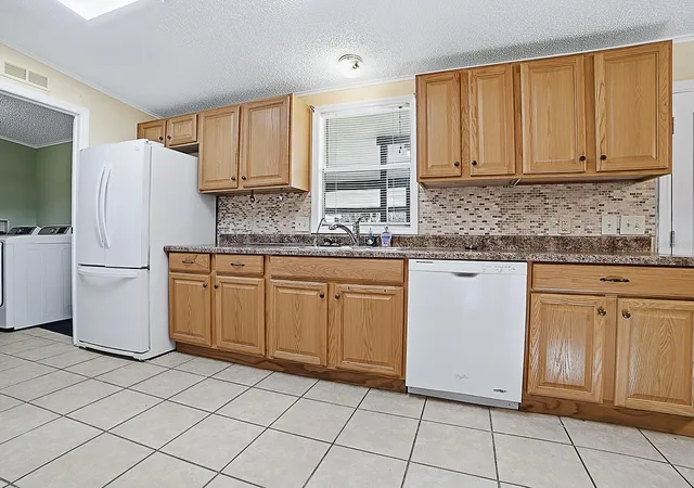 Photo 4 of Manufactured home for sale at 25524 Belle Helene, Leesburg, FL 34748 | MLS# G5117826 | Listing updated on 2026-09-22
