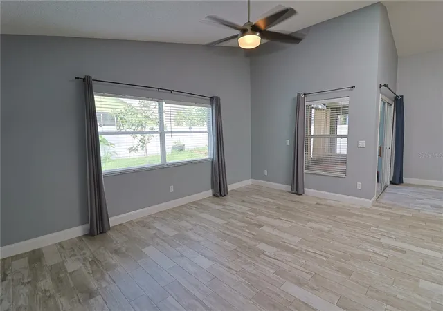 Photo 3 of Single family home for sale at 528 Royal Tree Ln, Oviedo, FL 32765 | MLS# O6441971 | Listing updated on 2026-10-03