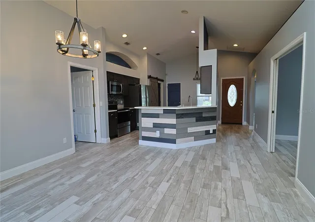 Photo 4 of Single family home for sale at 528 Royal Tree Ln, Oviedo, FL 32765 | MLS# O6441971 | Listing updated on 2026-10-03