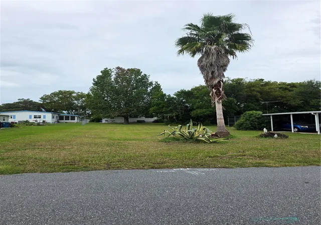Photo 2 of Manufactured home for sale at 8095 Western Cir Dr, Brooksville, FL 34613 | MLS# W7889548 | Listing updated on 2026-10-02