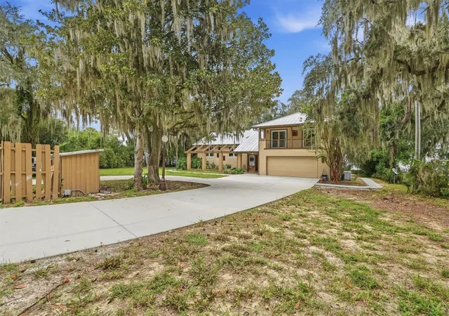 Photo 3 of Single family home for sale at 7827 NE 310th Avenue, Fort Mc Coy, FL 32134 | MLS# OM732318 | Listing updated on 2026-09-26