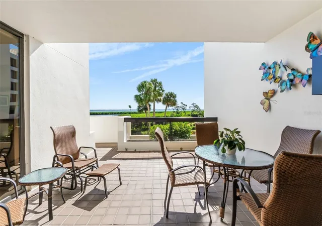 Photo 4 of Condo for sale at 1932 Harbourside Dr #214, Longboat Key, FL 34228 | MLS# A4706187 | Listing updated on 2026-09-17