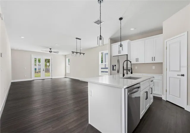 Photo 3 of Single family home for sale at 225 E Hyde Park Ave, Eustis, FL 32726 | MLS# O6441994 | Listing updated on 2026-10-09