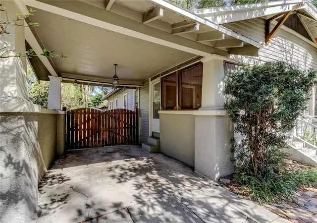 Photo 1 of Single family home for sale at 1004 E Crenshaw St, Tampa, FL 33604 | MLS# TB8548871 | Listing updated on 2026-09-16