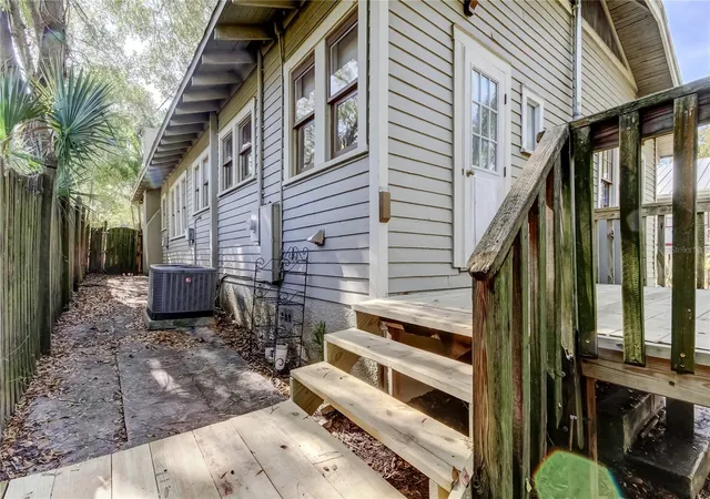 Photo 2 of Single family home for sale at 1004 E Crenshaw St, Tampa, FL 33604 | MLS# TB8548871 | Listing updated on 2026-09-16