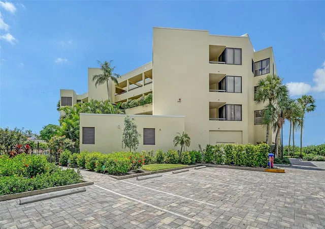Photo 1 of Condo for sale at 5461 Gulf Of Mexico Dr #304, Longboat Key, FL 34228 | MLS# A4706200 | Listing updated on 2026-10-08