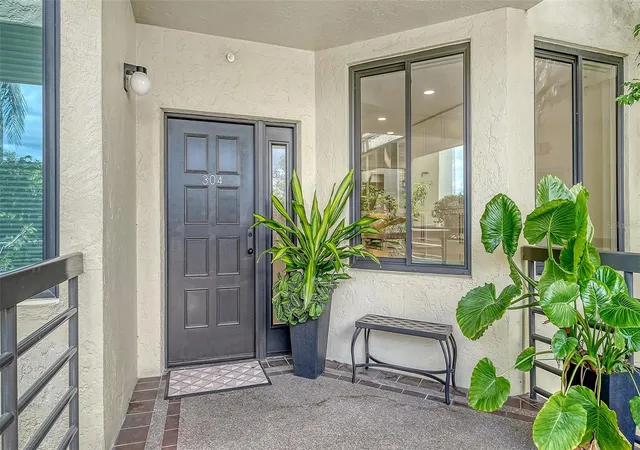 Photo 2 of Condo for sale at 5461 Gulf Of Mexico Dr #304, Longboat Key, FL 34228 | MLS# A4706200 | Listing updated on 2026-10-08