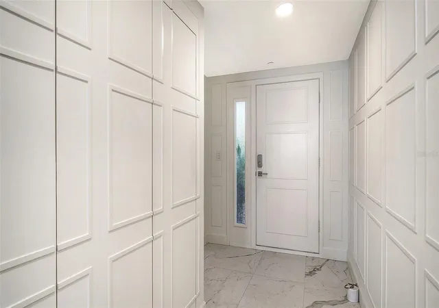 Listing Photo 4 - Condo for sale in building located at 5461 Gulf Of Mexico Dr, Longboat Key, FL 34228 - Unit #304