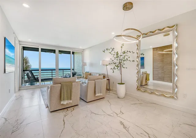 Listing Photo 5 - Condo for sale in building located at 5461 Gulf Of Mexico Dr, Longboat Key, FL 34228 - Unit #304