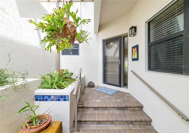 Photo 4 of Condo for sale at 5239 Heron Way #102, Sarasota, FL 34231 | MLS# A4706201 | Listing updated on 2026-09-19