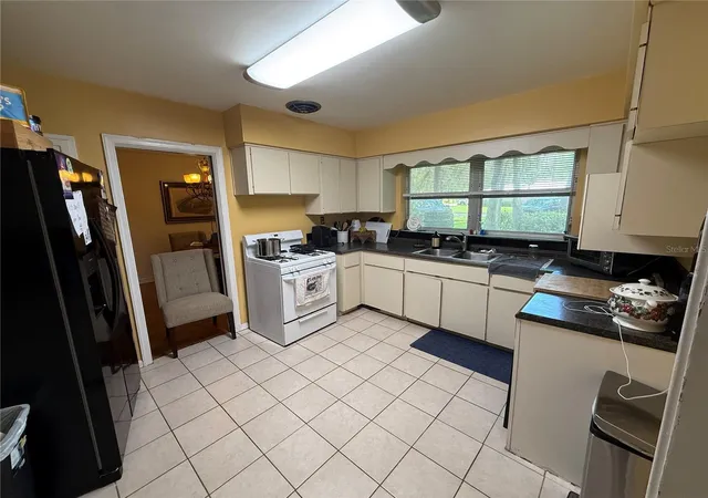 Photo 2 of Single family home for sale at 100 Nw 32nd Street, Gainesville, FL 32607 | MLS# GC543533 | Listing updated on 2026-09-16