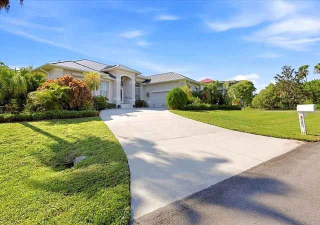 Photo 2 of Single family home for sale at 585 Coral Crk Dr, Placida, FL 33946 | MLS# D6148780 | Listing updated on 2026-09-21