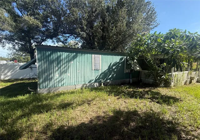 Photo 3 of Manufactured home for sale at 10004 Massachusetts St, Gibsonton, FL 33534 | MLS# TB8548904 | Listing updated on 2026-09-19