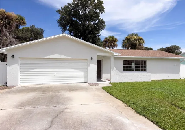 Photo 2 of Sale Pending at 108 Camino Cir, Ormond Beach, FL 32174 | MLS# O6442039 | Listing updated on 2026-09-29