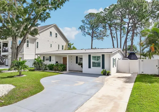 Photo 3 of Single family home for sale at 9001 Bay St Ne, Saint Petersburg, FL 33702 | MLS# TB8548908 | Listing updated on 2026-09-20