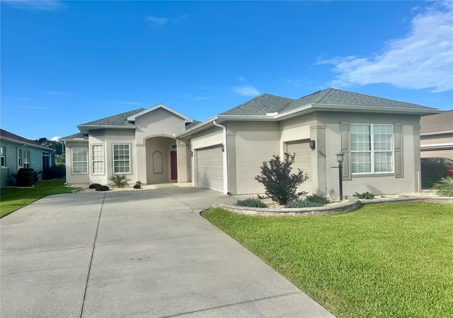 Single family home for sale at 12192 SE 178th Street, SUMMERFIELD, FL 34491 | MLS# G5117836