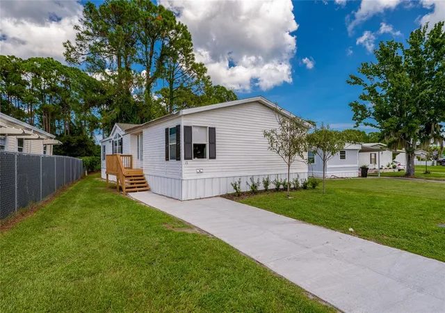 Photo 1 of Sale Pending at 13 Lawrence Ct, Port Orange, FL 32127 | MLS# V4951303 | Listing updated on 2026-10-07