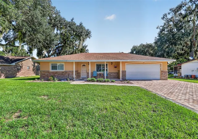 Photo 1 of Single family home for sale at 22 E Bay Ave, Yalaha, FL 34797 | MLS# O6442065 | Listing updated on 2026-09-22
