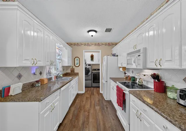Photo 3 of Single family home for sale at 22 E Bay Ave, Yalaha, FL 34797 | MLS# O6442065 | Listing updated on 2026-09-22