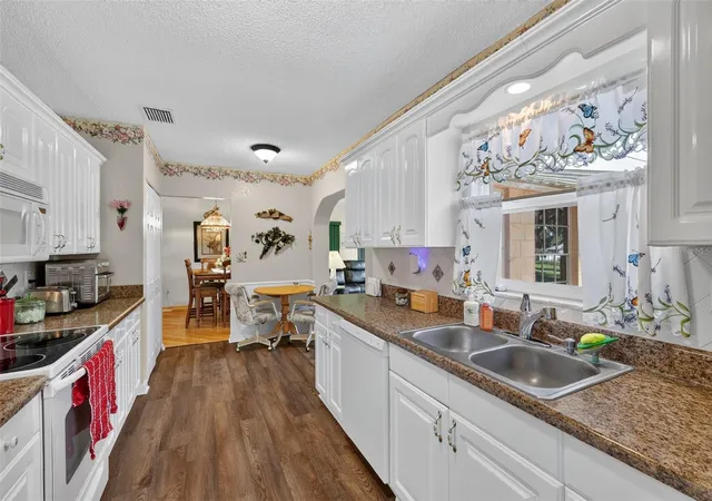 Photo 4 of Single family home for sale at 22 E Bay Ave, Yalaha, FL 34797 | MLS# O6442065 | Listing updated on 2026-09-22
