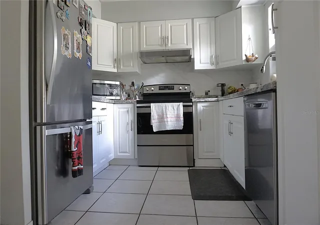 Photo 3 of Single family home for sale at 29 E Bob White St, Apopka, FL 32712 | MLS# O6442069 | Listing updated on 2026-09-16