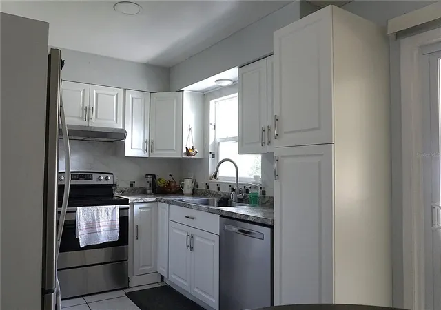 Photo 4 of Single family home for sale at 29 E Bob White St, Apopka, FL 32712 | MLS# O6442069 | Listing updated on 2026-09-16
