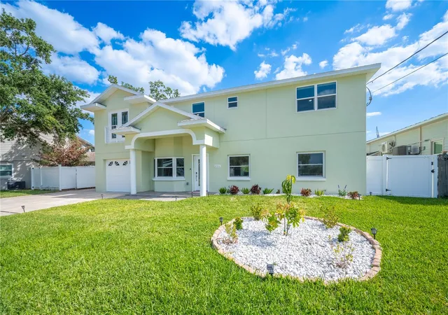 Photo 2 of Mansion for sale at 8704 Bay Crst Ln, Tampa, FL 33615 | MLS# O6442076 | Listing updated on 2026-10-03