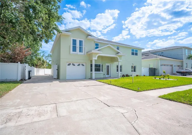 Photo 3 of Mansion for sale at 8704 Bay Crst Ln, Tampa, FL 33615 | MLS# O6442076 | Listing updated on 2026-10-03