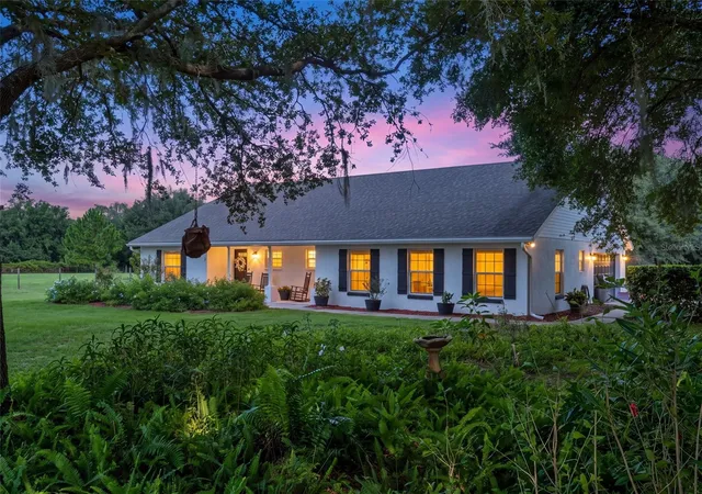 Photo 1 of Single family home for sale at 2827 Hammock Grv Rd, Groveland, FL 34736 | MLS# G5117839 | Listing updated on 2026-09-23