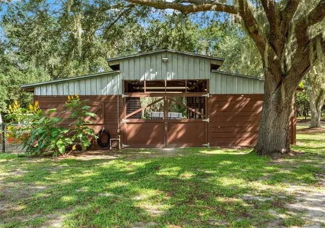 Photo 3 of Single family home for sale at 2827 Hammock Grv Rd, Groveland, FL 34736 | MLS# G5117839 | Listing updated on 2026-09-23