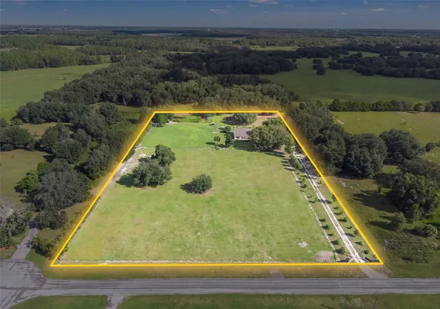 Photo 4 of Single family home for sale at 2827 Hammock Grv Rd, Groveland, FL 34736 | MLS# G5117839 | Listing updated on 2026-09-23