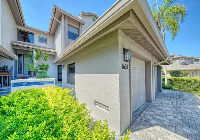 Listing Photo 4 - Condo for sale in building located at 1638 Starling Dr, SARASOTA, FL 34231 - Unit #105