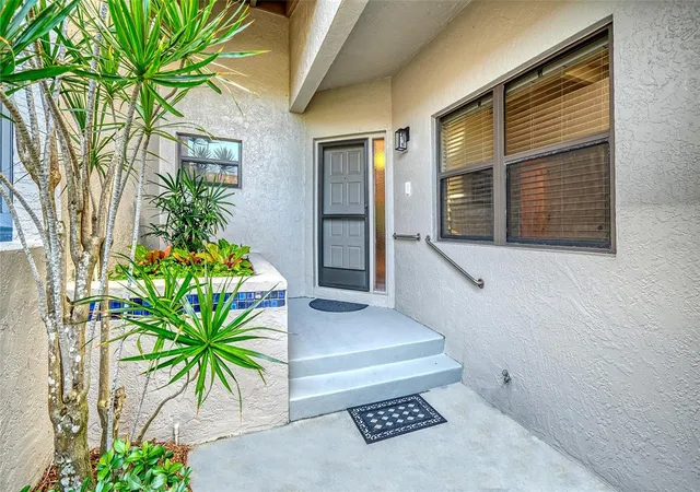 Listing Photo 5 - Condo for sale in building located at 1638 Starling Dr, SARASOTA, FL 34231 - Unit #105