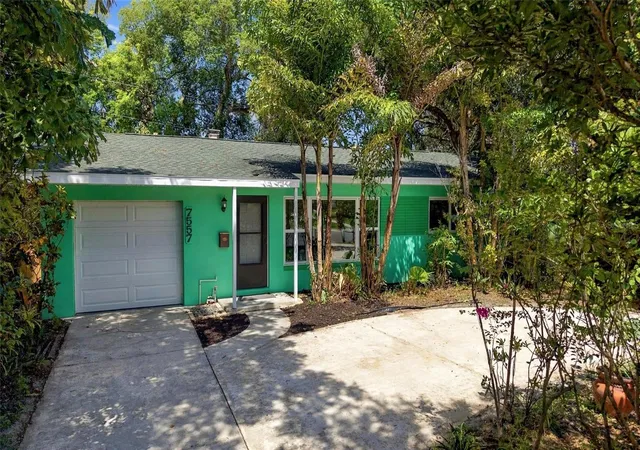 Photo 1 of Single family home for sale at 7557 N 18th Avenue, Saint Petersburg, FL 33710 | MLS# TB8548936 | Listing updated on 2026-09-19