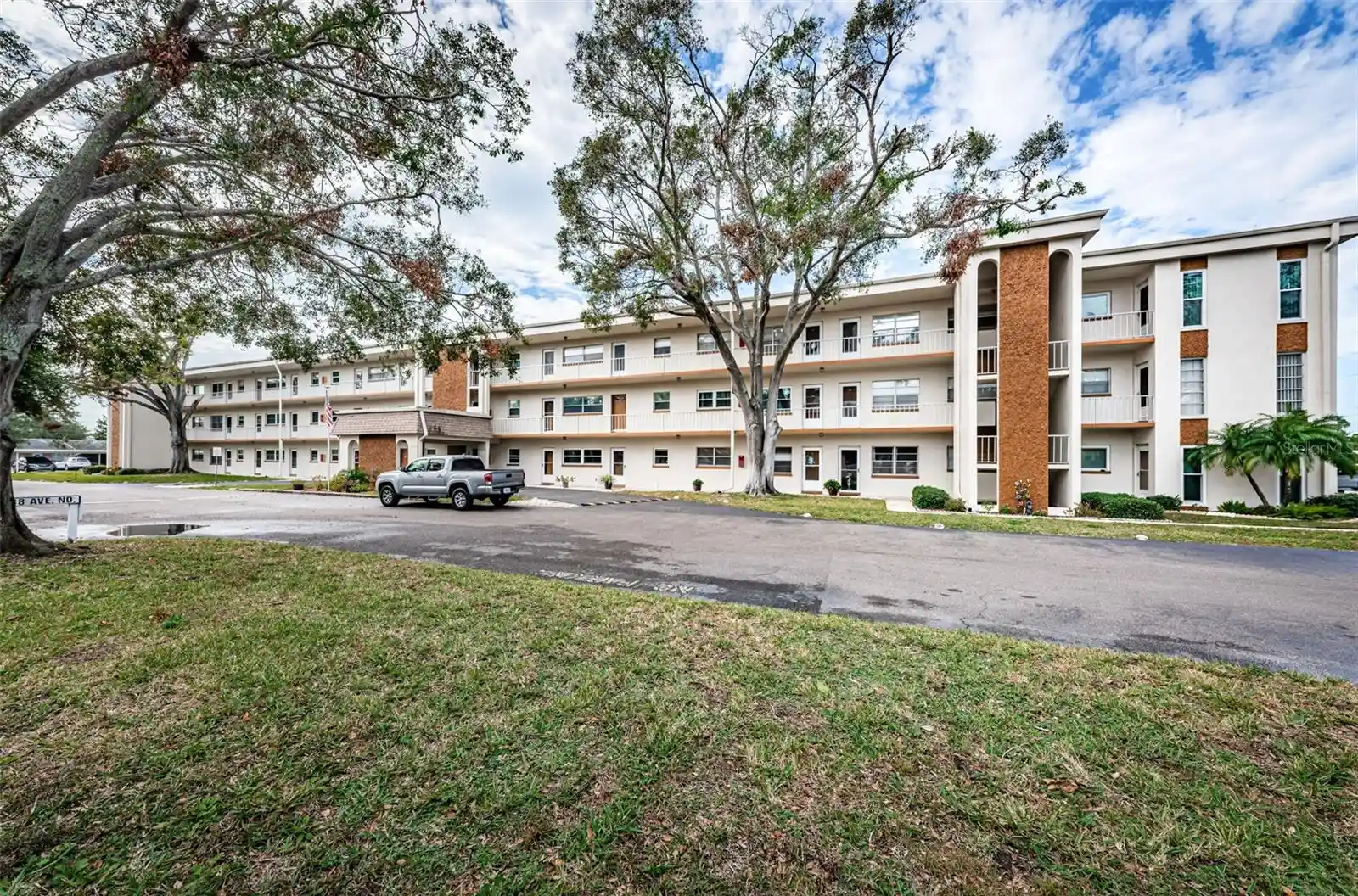 Listing Photo 1 - Condo for sale in 5880 38Th Ave N located at 5880 38Th Ave N, St. Petersburg, FL 33710 - Unit #309