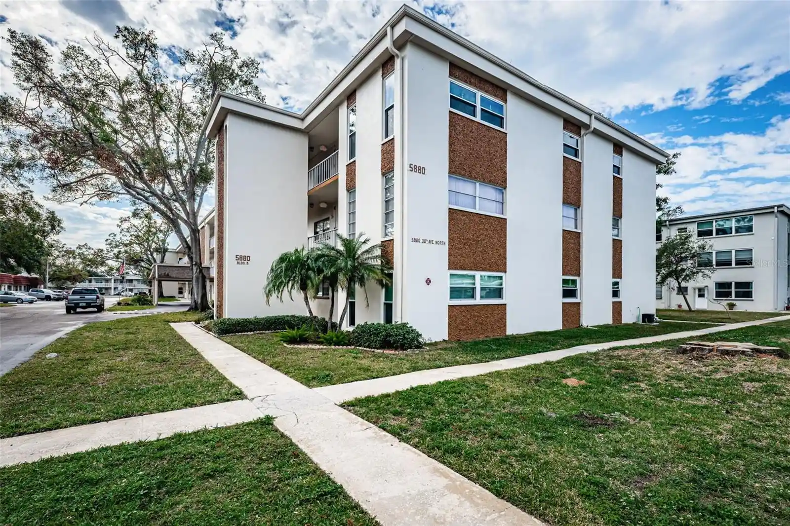 Listing Photo 2 - Condo for sale in 5880 38Th Ave N located at 5880 38Th Ave N, St. Petersburg, FL 33710 - Unit #309