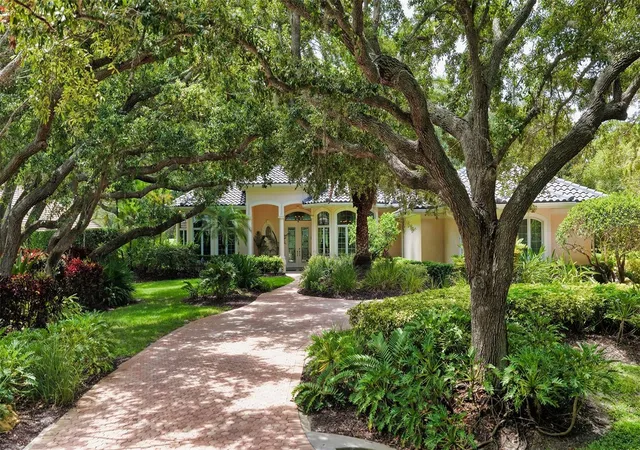 Photo 1 of Single family home for sale at 402 Macewen Dr, Osprey, FL 34229 | MLS# A4706228 | Listing updated on 2026-10-02