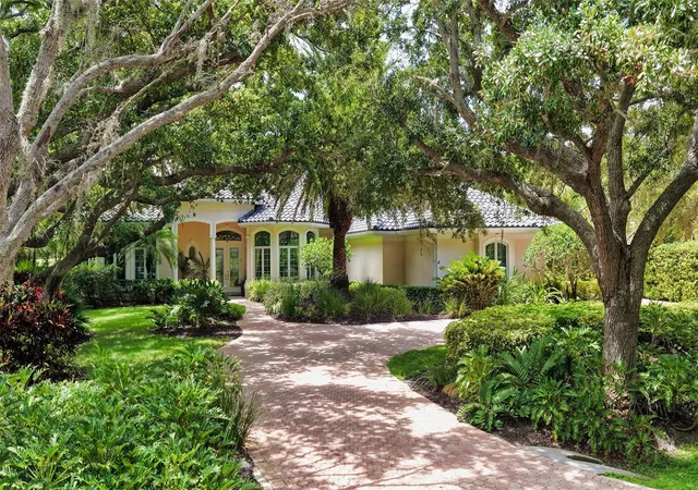 Photo 2 of Single family home for sale at 402 Macewen Dr, Osprey, FL 34229 | MLS# A4706228 | Listing updated on 2026-10-02
