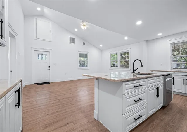 Photo 4 of Single family home for sale at 2000 N 32nd Street, Tampa, FL 33605 | MLS# TB8548961 | Listing updated on 2026-10-29