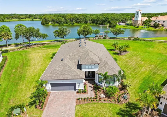 Photo 2 of Single family home for sale at 192 Casavista Dr, Kissimmee, FL 34759 | MLS# S5157648 | Listing updated on 2026-10-01