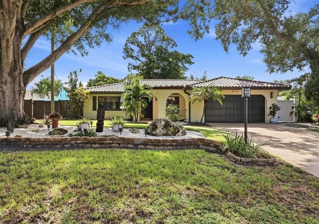 Photo 1 of Single family home for sale at 624 Saint Andrews Dr, Sarasota, FL 34243 | MLS# A4706233 | Listing updated on 2026-09-23