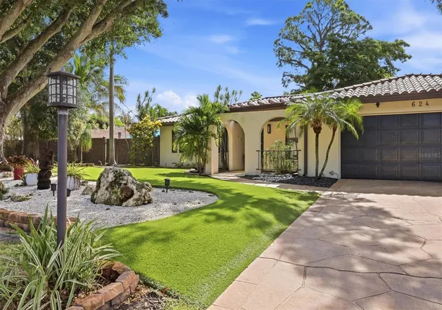 Photo 3 of Single family home for sale at 624 Saint Andrews Dr, Sarasota, FL 34243 | MLS# A4706233 | Listing updated on 2026-09-23