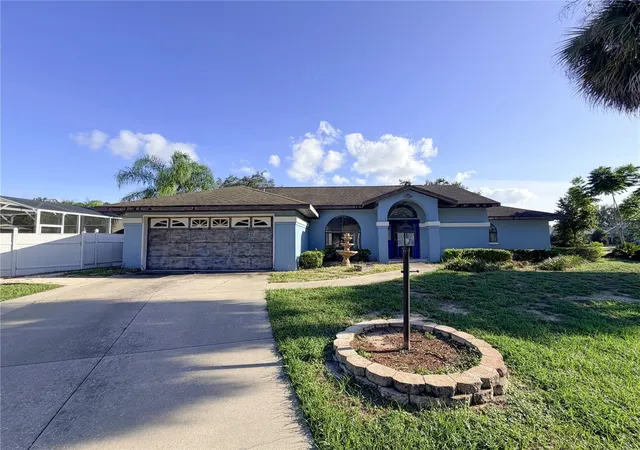 Photo 1 of Sale Pending at 11240 Fountain Lake Blvd, Leesburg, FL 34788 | MLS# G5117844 | Listing updated on 2026-10-03