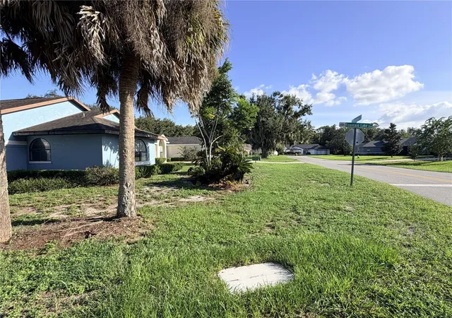 Photo 4 of Sale Pending at 11240 Fountain Lake Blvd, Leesburg, FL 34788 | MLS# G5117844 | Listing updated on 2026-10-03