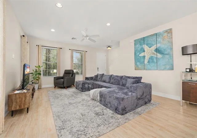 Photo 4 of Townhouse for sale at 15579 Honeybell Dr, Winter Garden, FL 34787 | MLS# O6442127 | Listing updated on 2026-10-05
