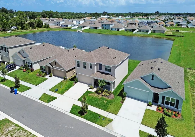 Photo 4 of Single family home for sale at 822 Will Scarlett Ave, Ruskin, FL 33570 | MLS# TB8548972 | Listing updated on 2026-09-18