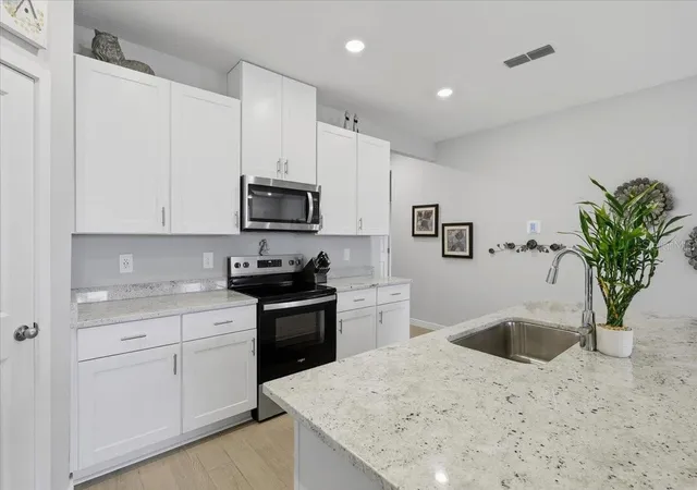 Photo 4 of Single family home for sale at 15 Wandering Crk Way, Palm Coast, FL 32164 | MLS# FC321483 | Listing updated on 2026-10-27