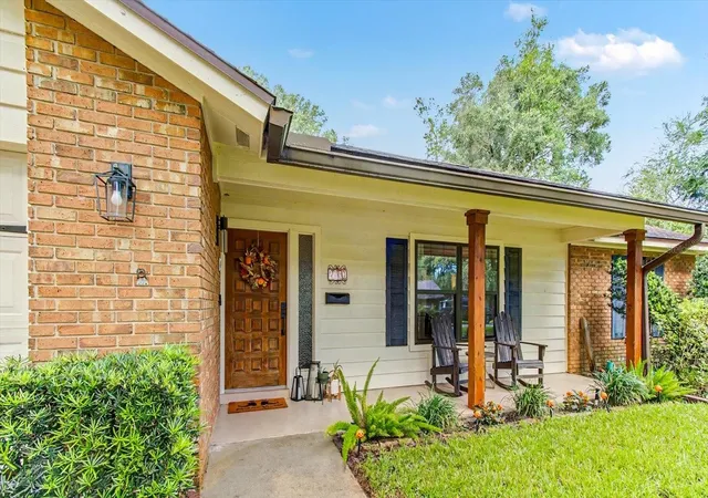 Photo 1 of Single family home for sale at 2040 Larchmont Dr, Deland, FL 32724 | MLS# V4951304 | Listing updated on 2026-09-29