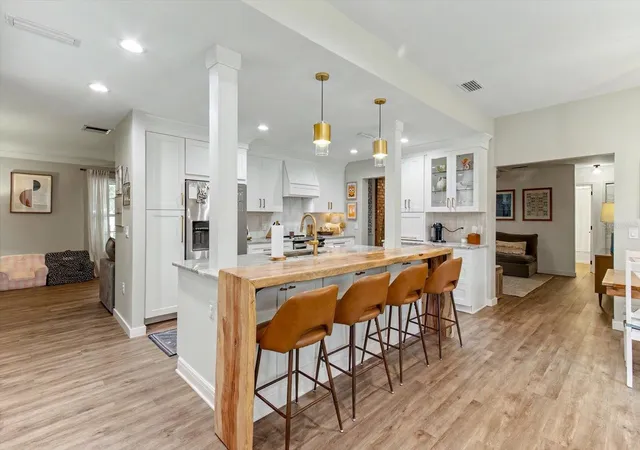 Photo 3 of Single family home for sale at 2040 Larchmont Dr, Deland, FL 32724 | MLS# V4951304 | Listing updated on 2026-09-29